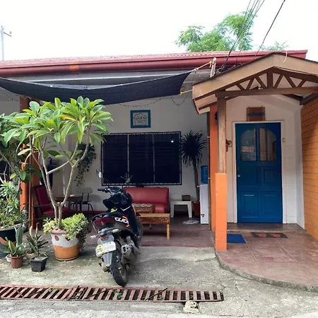 Jiji'S Hostel