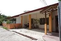 Jiji's Hostal *