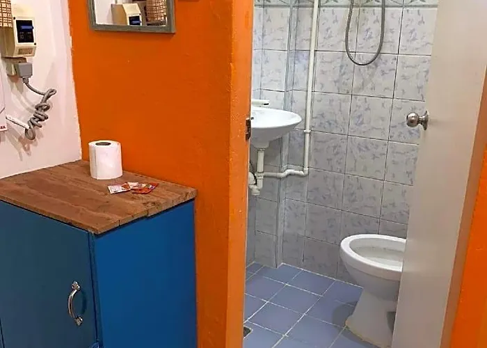 Jiji's Hostal *